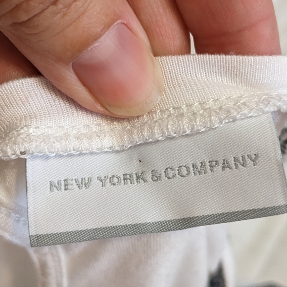 NEW York & Company geometric print lightweight top size extra small - Picture 3 of 9